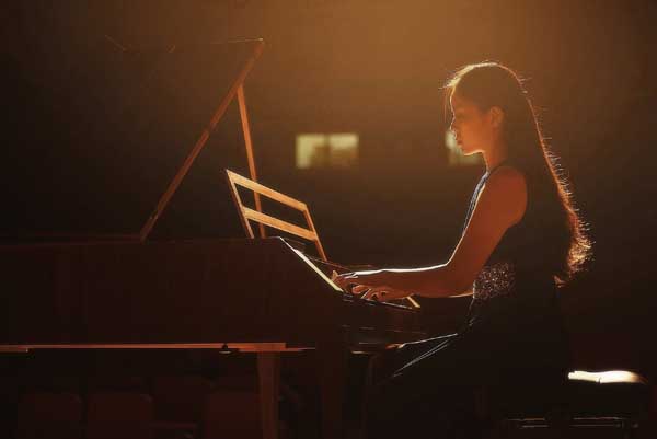“早期钢琴“演奏家汪月含签约环球音乐中国品牌合作部